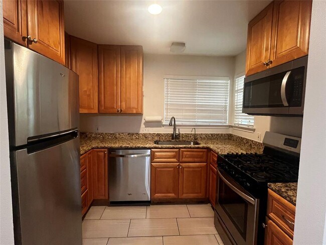 Building Photo - 5101 Meadow Creek Cove