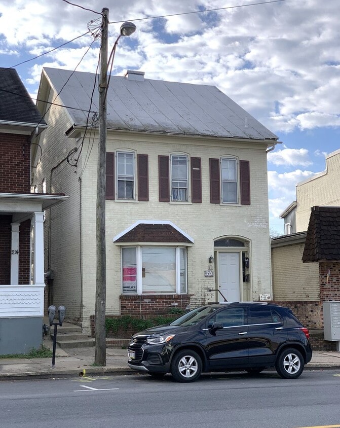 Primary Photo - 212 E King St