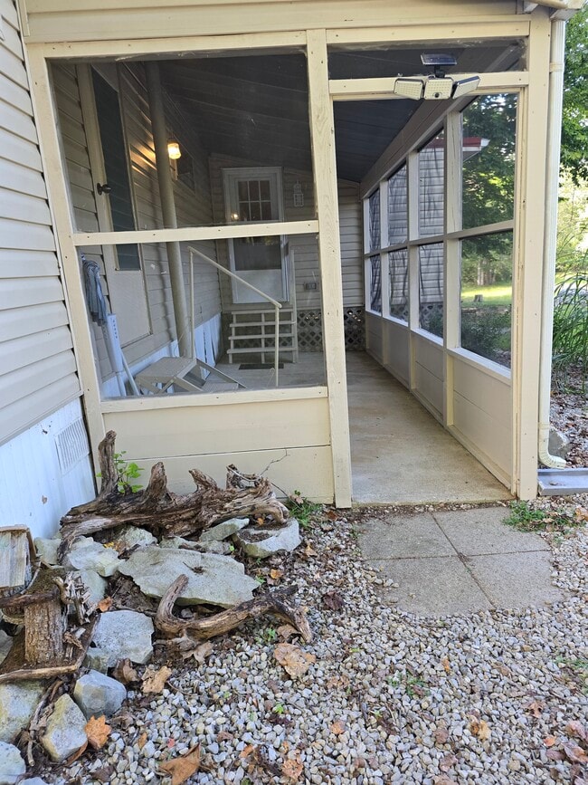 Building Photo - 145 Maugham Dr