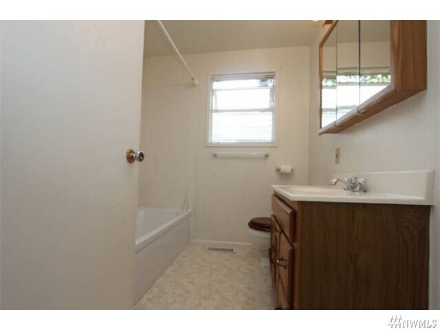 Foto del edificio - Mid Century 3 bedroom home in Bellevue