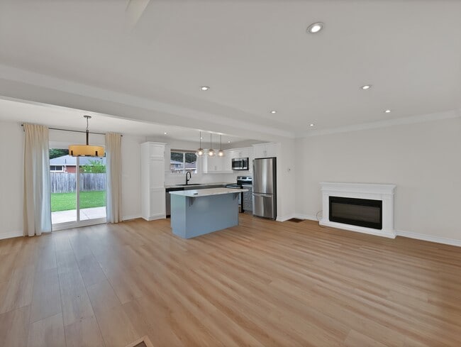 Building Photo - 14 Clement Pl