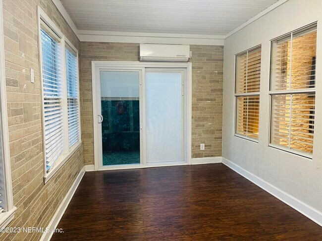 Foto del edificio - 6182 Casterbridge Rd