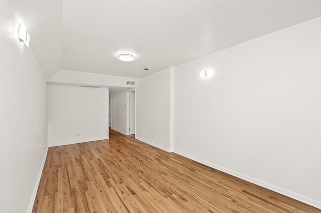 Foto del edificio - 1739 W Beach Ave