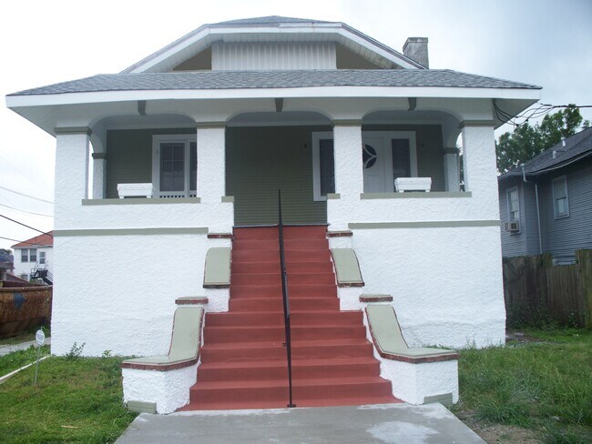 Frente 1 - 4300 S Johnson St