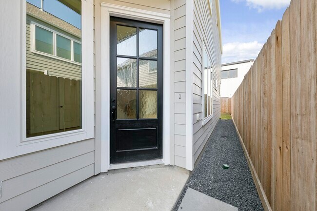 Building Photo - 946 Judiway St
