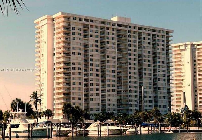 Foto del edificio - 500 Bayview Dr