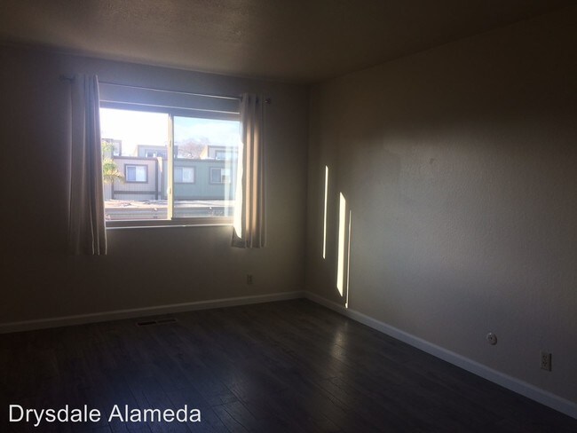 Building Photo - 3151 Bali Ln