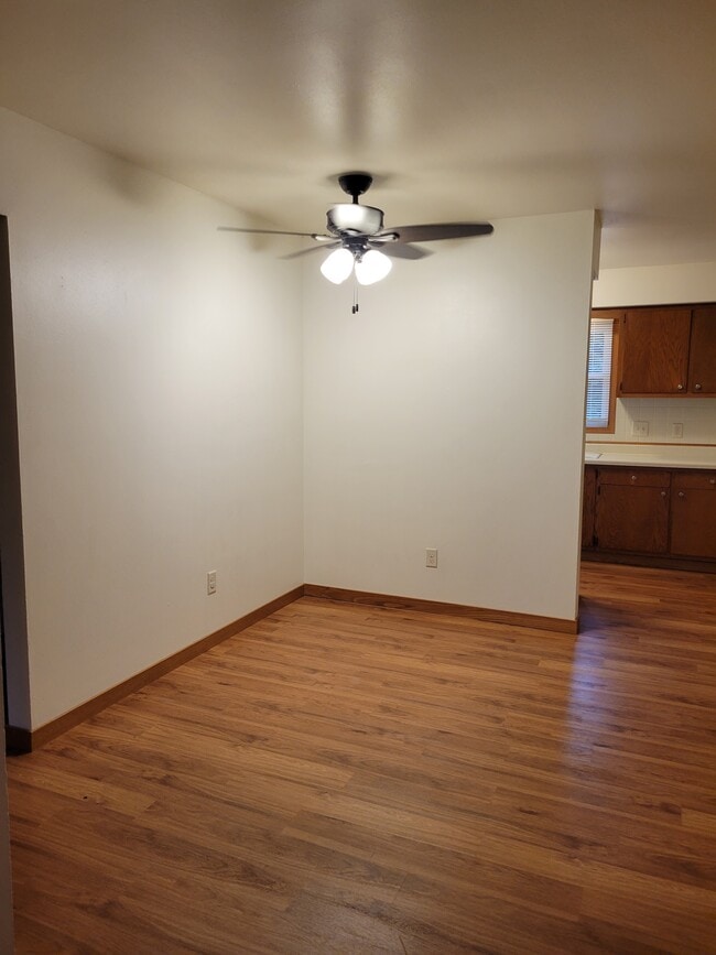 Building Photo - 511 Mulberry Dr E
