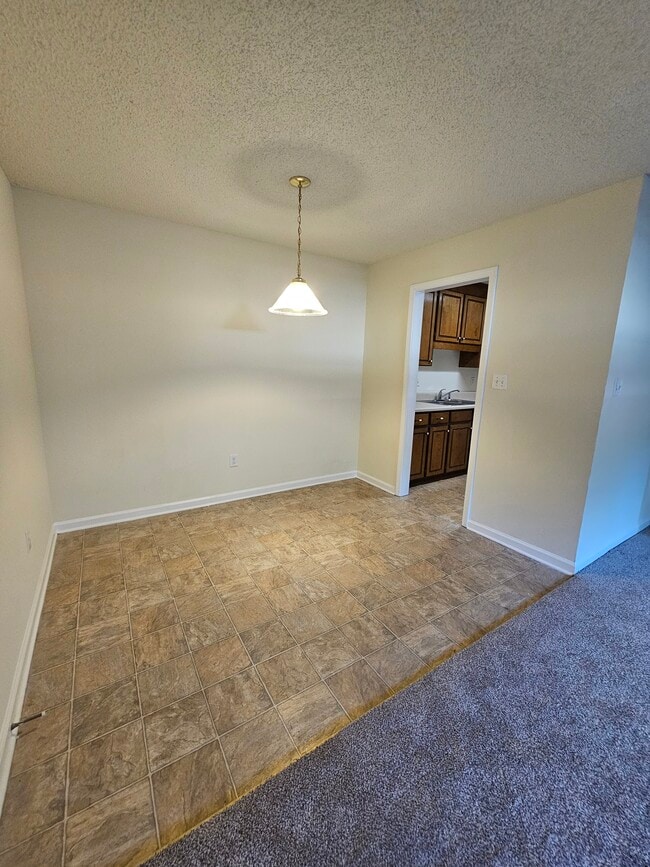 Building Photo - Wood Glen Apartments