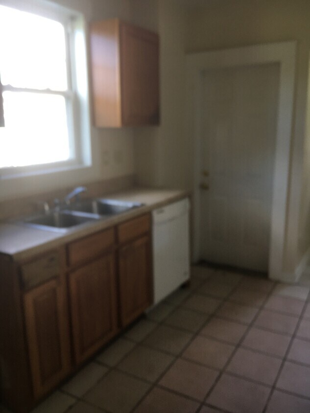 Foto del edificio - Charming Colonial on Corner Lot  in Northside