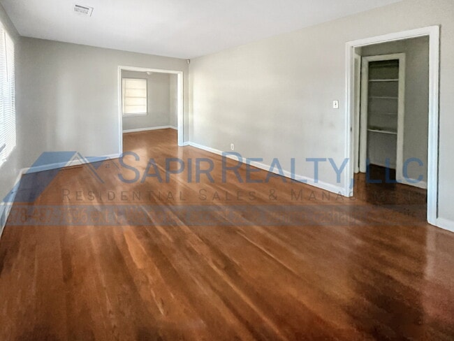 Building Photo - 1686 Valencia Rd