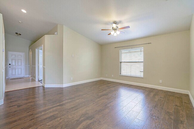 Foto del edificio - 832 NW Greenwich Ct