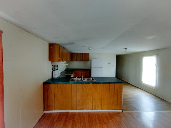 Building Photo - 132 Private Rd 3376G
