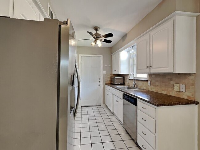 Building Photo - 204 Murray Ln