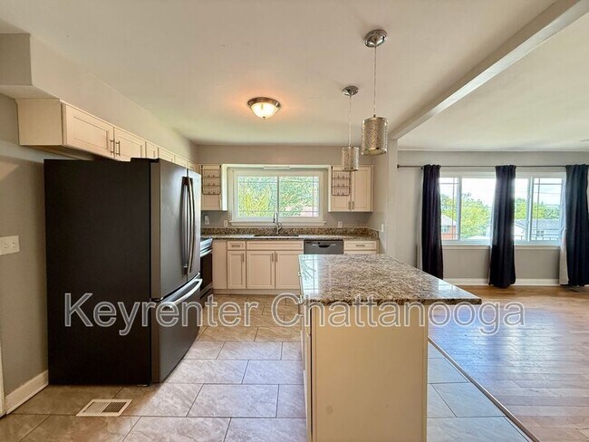 Building Photo - 7813 Holiday Hills Cir