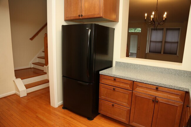 Building Photo - Spacious Townhome Available at Melbourne Park