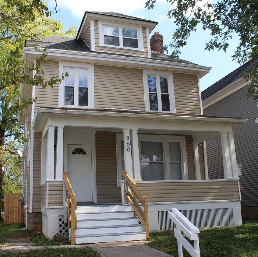 Primary Photo - 860 Gilbert St