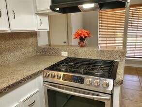 Building Photo - 5305 Woodville Ln