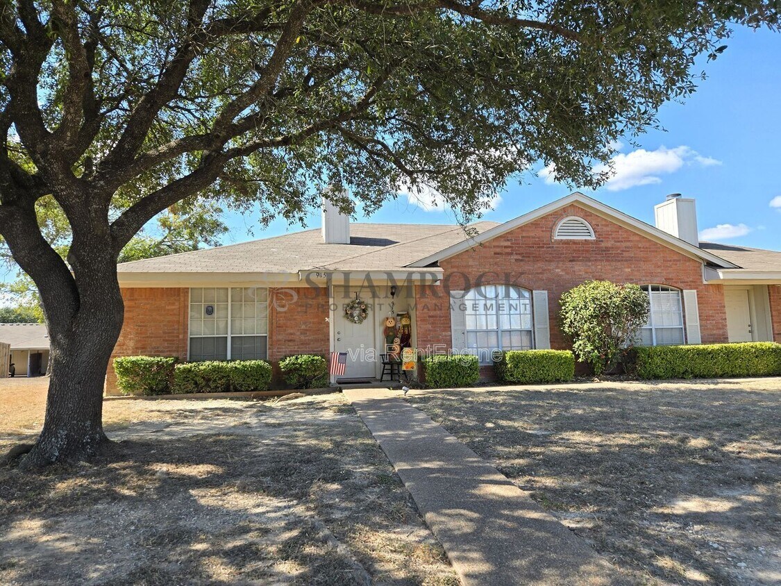 Primary Photo - 915 Vanessa Dr