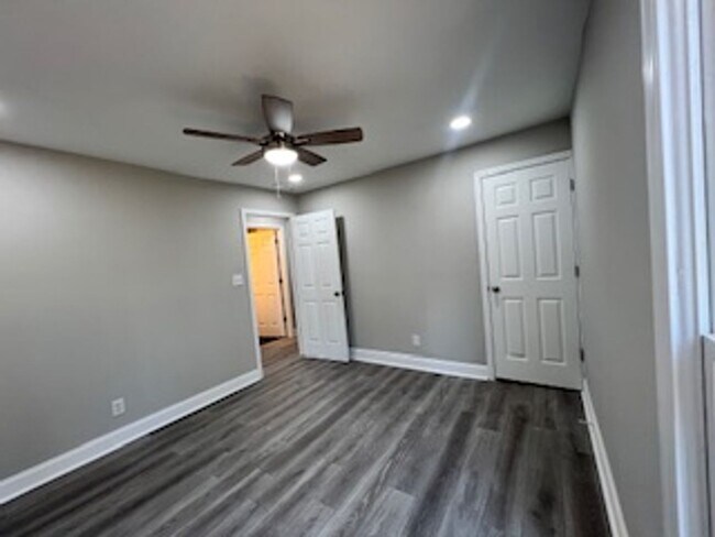 Building Photo - $2,250 – 3-bedroom, 2-bathroom house in Ch...