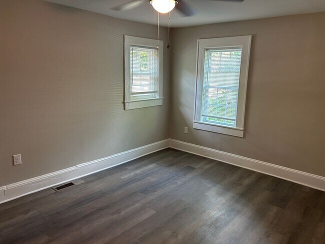 Foto del edificio - 5309 Cox Blvd NE