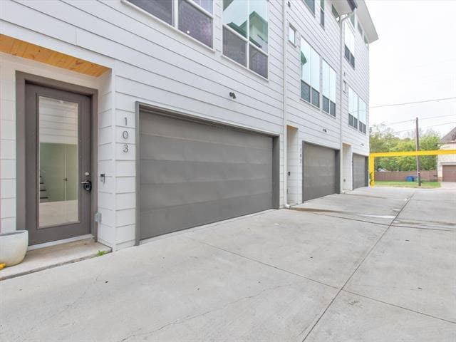 Primary Photo - 5708 Lindell Ave