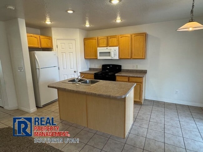 Foto del edificio - Spacious Townhome in Hidden Valley