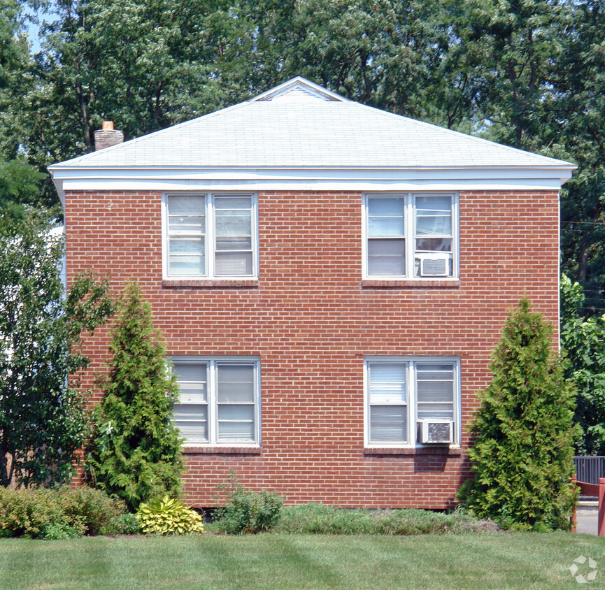 Building Photo - 2011 Western Ave