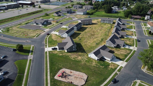 Building Photo - Villas at Fox Pointe