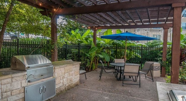 Foto del edificio - Regency Dell Ranch Apartments