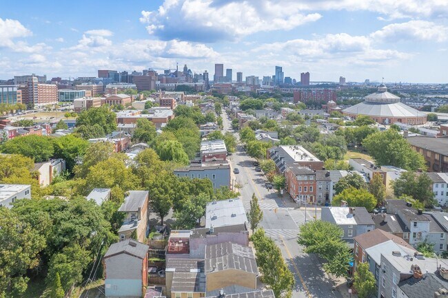 Foto del edificio - Spacious 2BR/2.5BA Townhome with Finished Basement & Extra Storage