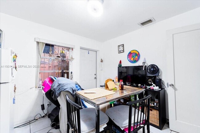 Foto del edificio - 317 W 36th St