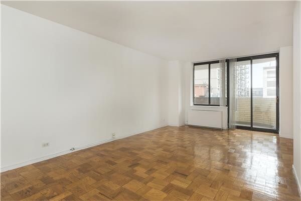Building Photo - 311 E 38th St