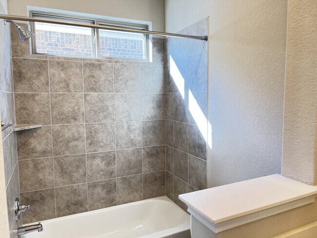Building Photo - 3712 Fieldfare Dr