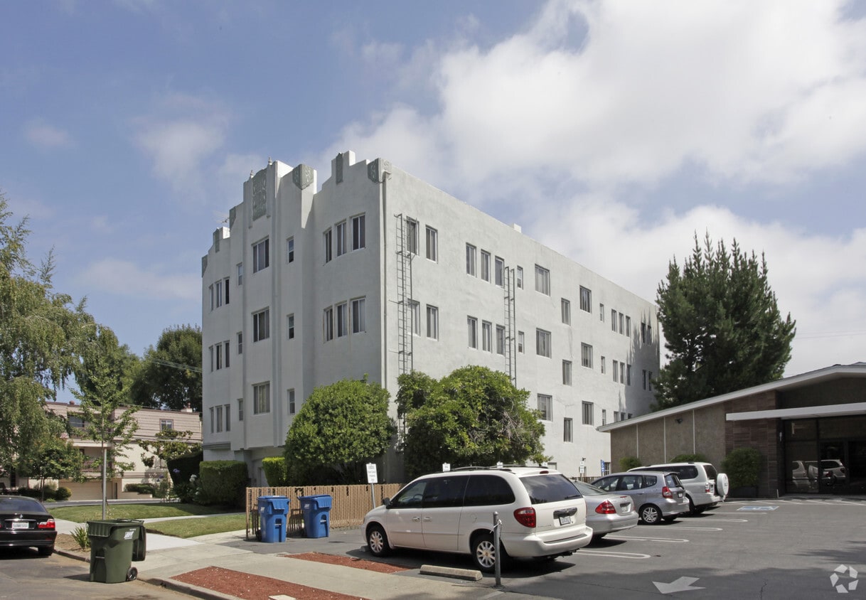 Building Photo - Whipple Manor