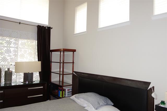 Building Photo - 8202 Persimmon St