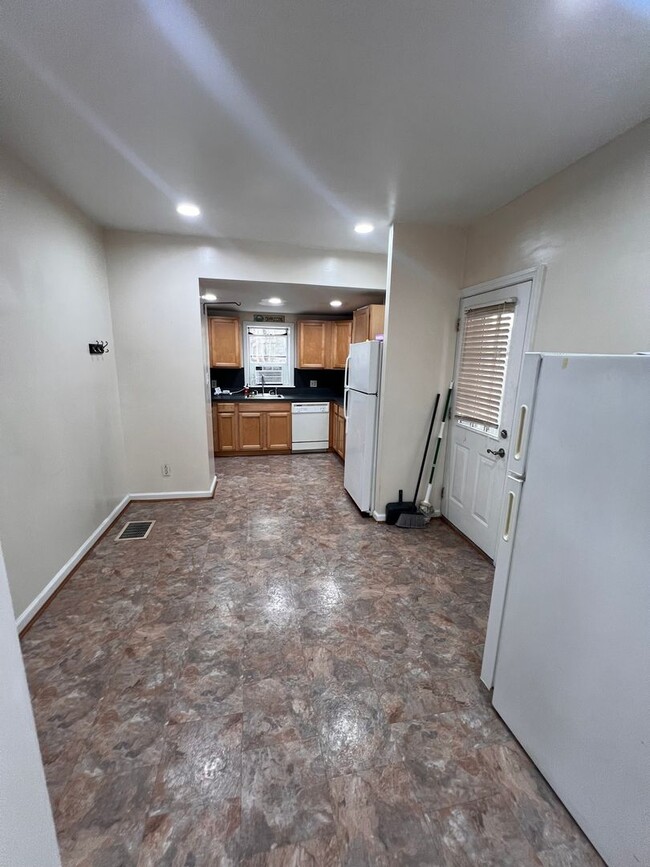 Building Photo - Welcome Home! Beautiful Whitman 3 Bedroom,...