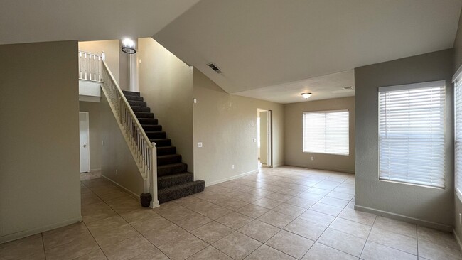 Building Photo - 4 Bed, 3 Bath Adelanto Home!!!