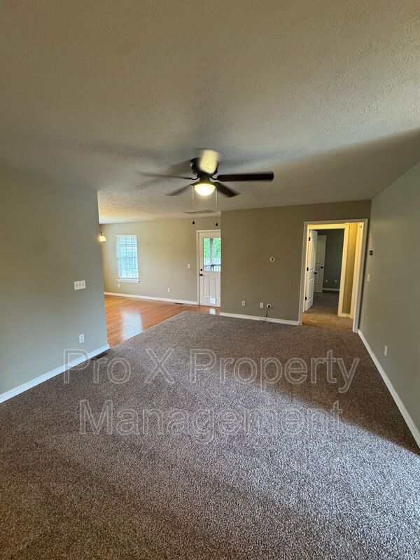 Foto del edificio - 740 E Gallup Hill Rd