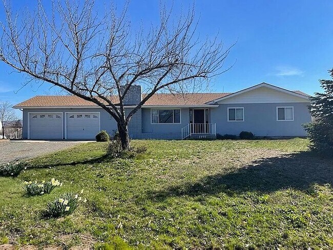 Foto del edificio - DESIREABLE RANCH STYLE HOME