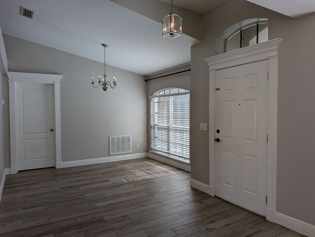 Building Photo - 5 Bedroom Home at East Lake Cove in Saint Cloud