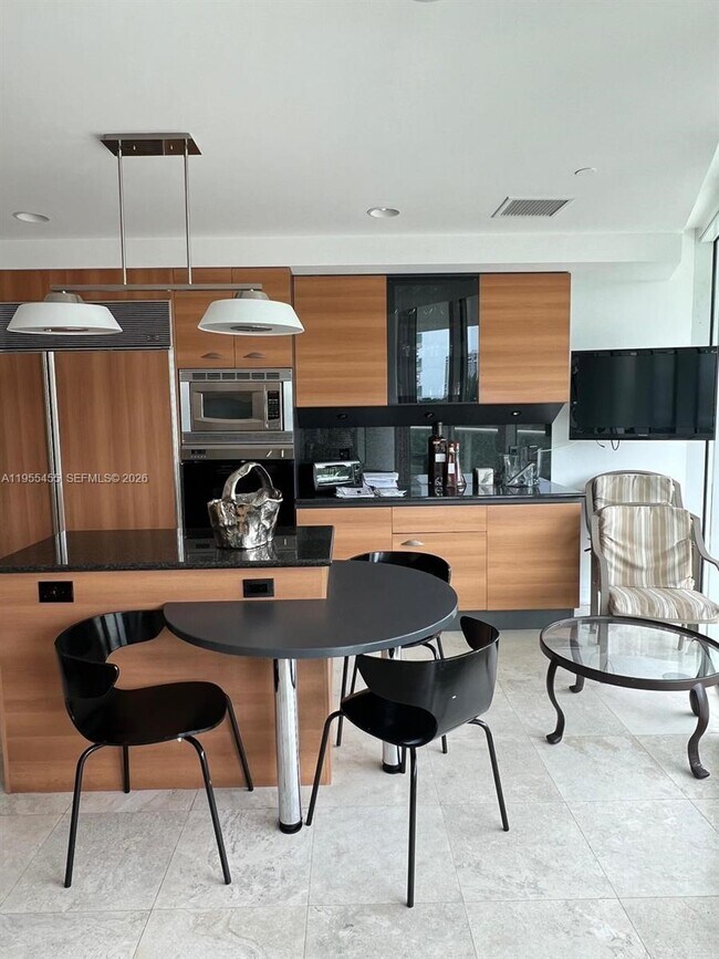 Foto del edificio - 19955 NE 38th Ct