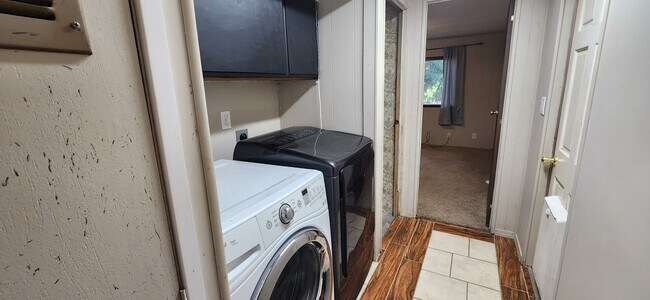 Foto del edificio - 2 Bed 1 Bath single wide mobile home on just shy of 1/2 acer lot in Lake Stevens $2350.00/mo