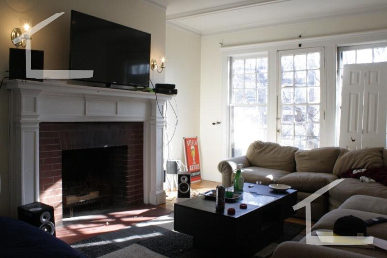 Foto principal - Perfect for BU Students - 5Bed/2 Bath in B...