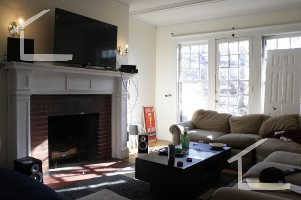 Primary Photo - Perfect for BU Students - 5Bed/2 Bath in B...