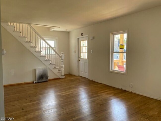 Building Photo - 30 Clove Ave