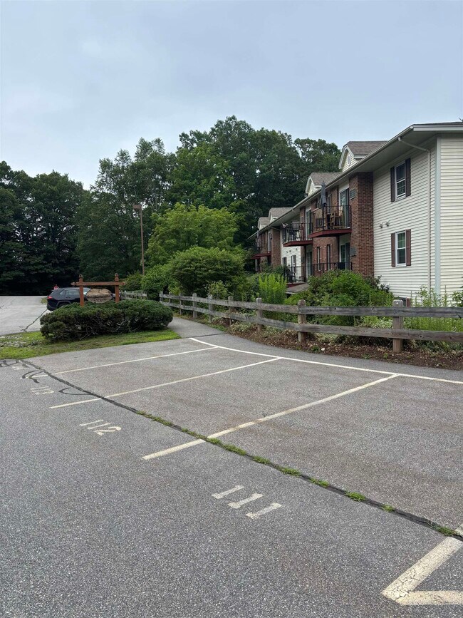 Building Photo - 130 Endicott St N
