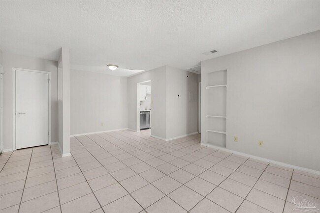 Building Photo - 3411 Green Briar Pkwy