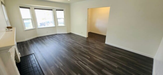 Building Photo - 5400 Halbrent Ave