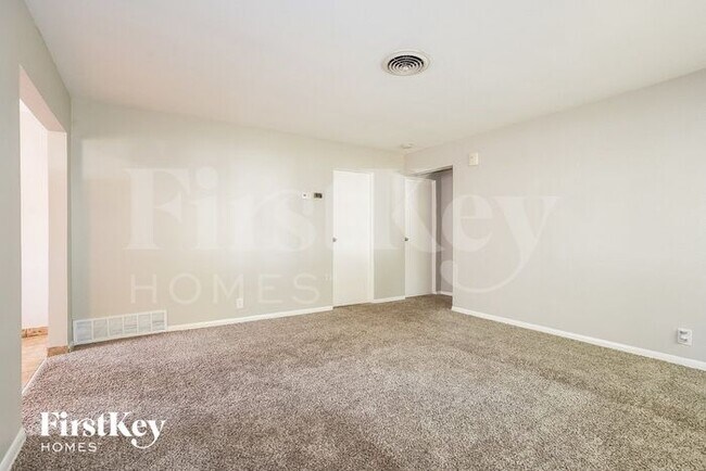 Building Photo - 526 N Westlawn Ave